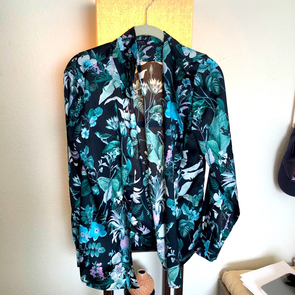 Banana Republic International Exclusive button up